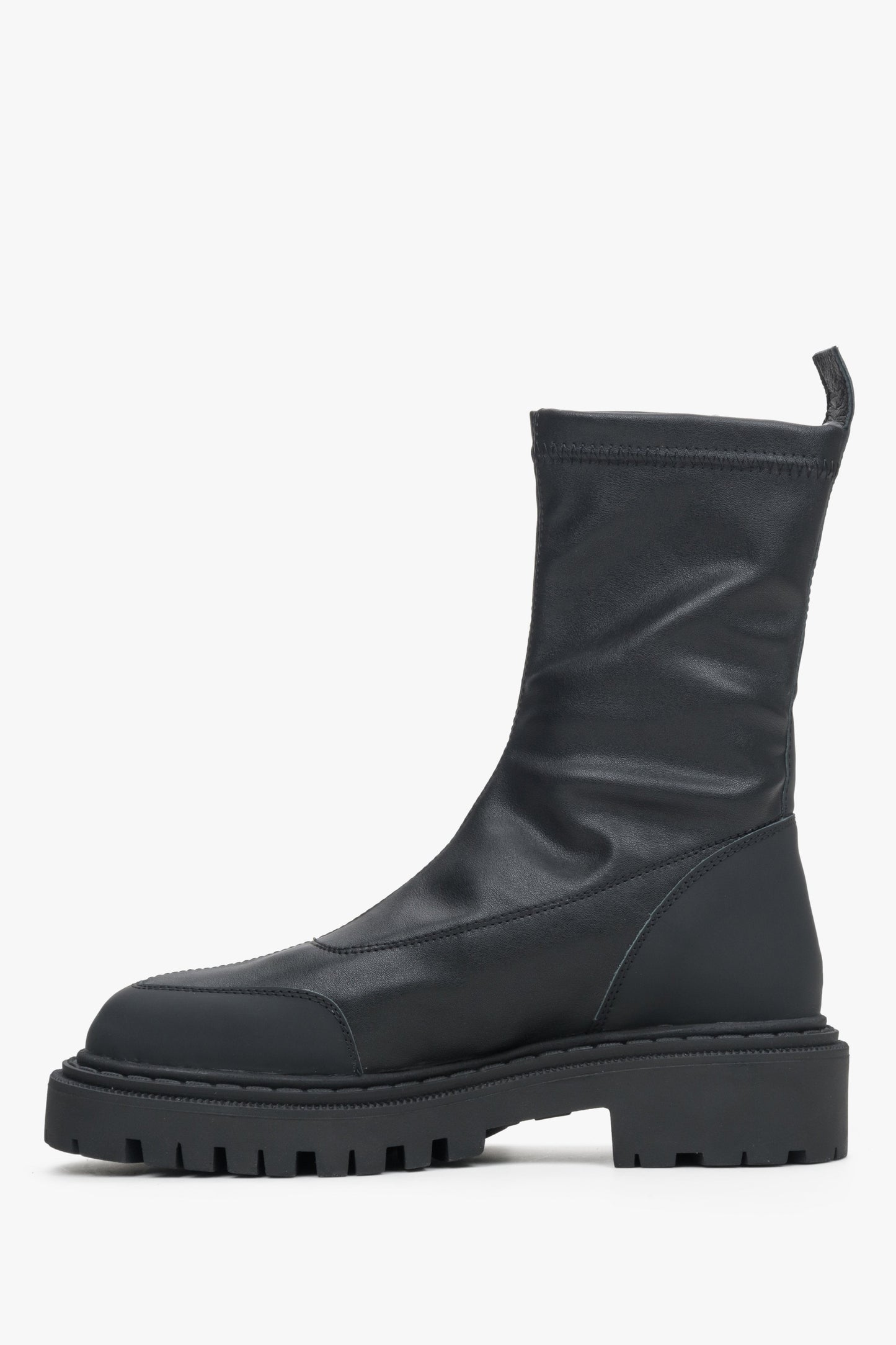 Hohe schwarze Damenstiefel mit flexiblem Schaft – Schuhprofil.