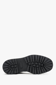 Schwarze Lederschuhe mit flexiblem Schaft von Estro – Nahaufnahme der Sohle.