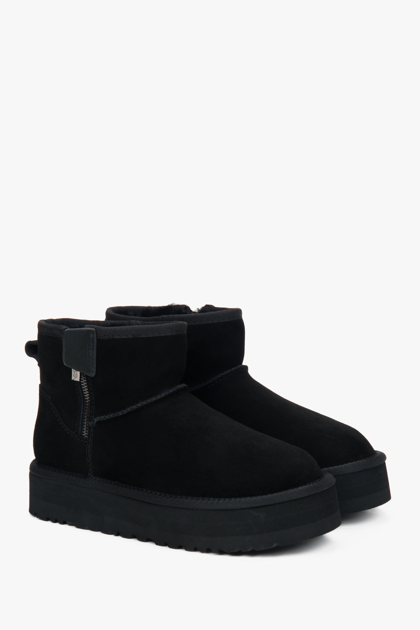 Damen-Winterstiefel aus echtem Velours, mit Pelzfutter, in Schwarz.