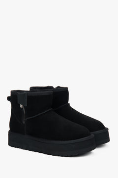 Damen-Winterstiefel aus echtem Velours, mit Pelzfutter, in Schwarz.