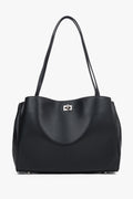 Schwarze Damen-Schultertasche aus echtem Leder von Estro in Frontalansicht