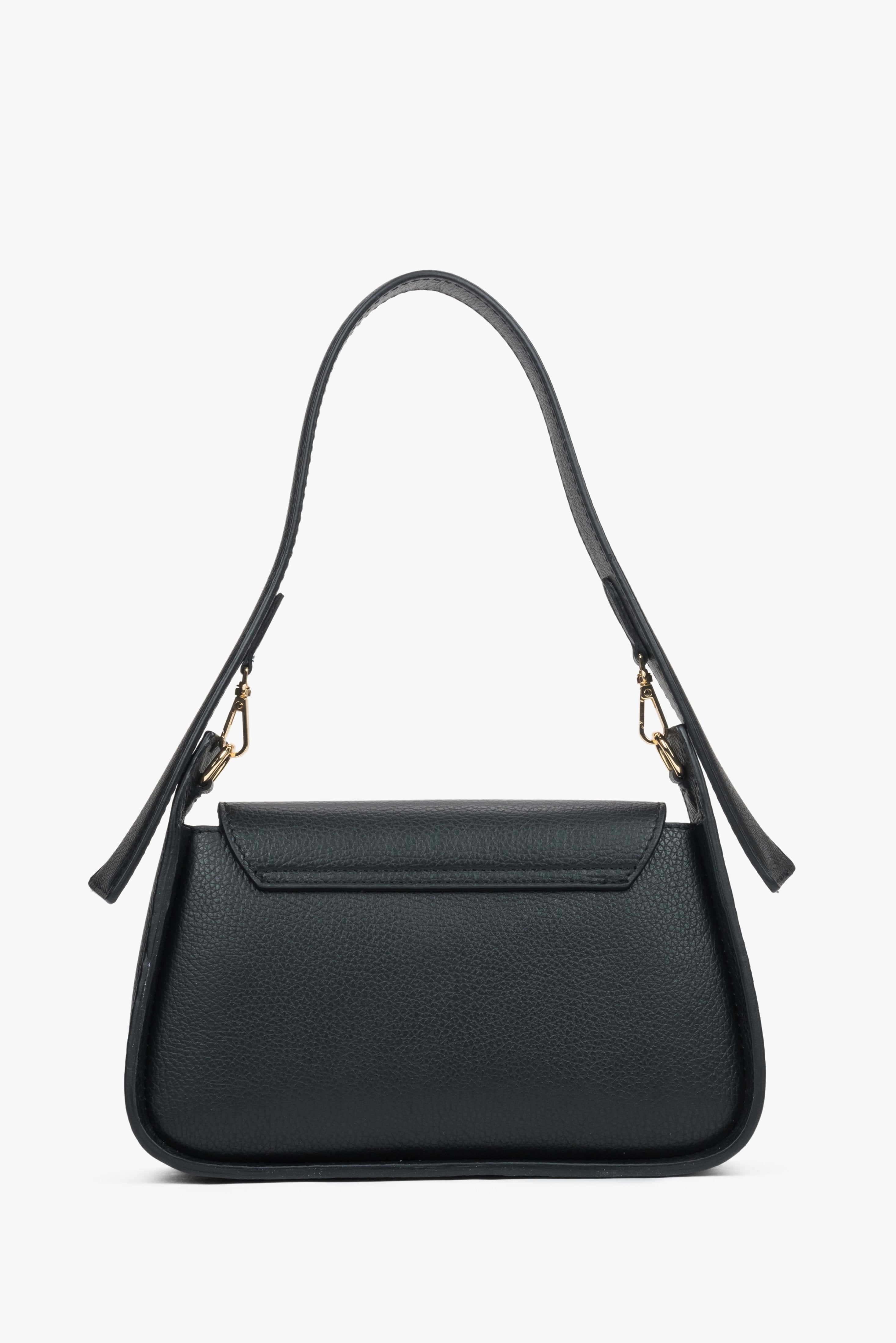Schwarze Damen-Umhängetasche von Estro – Rückansicht der Tasche.