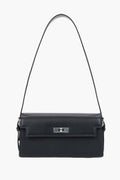 Schwarze Damen-Schultertasche aus Leder in Vorderansicht
