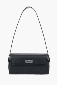Schwarze Damen-Schultertasche aus Leder in Vorderansicht