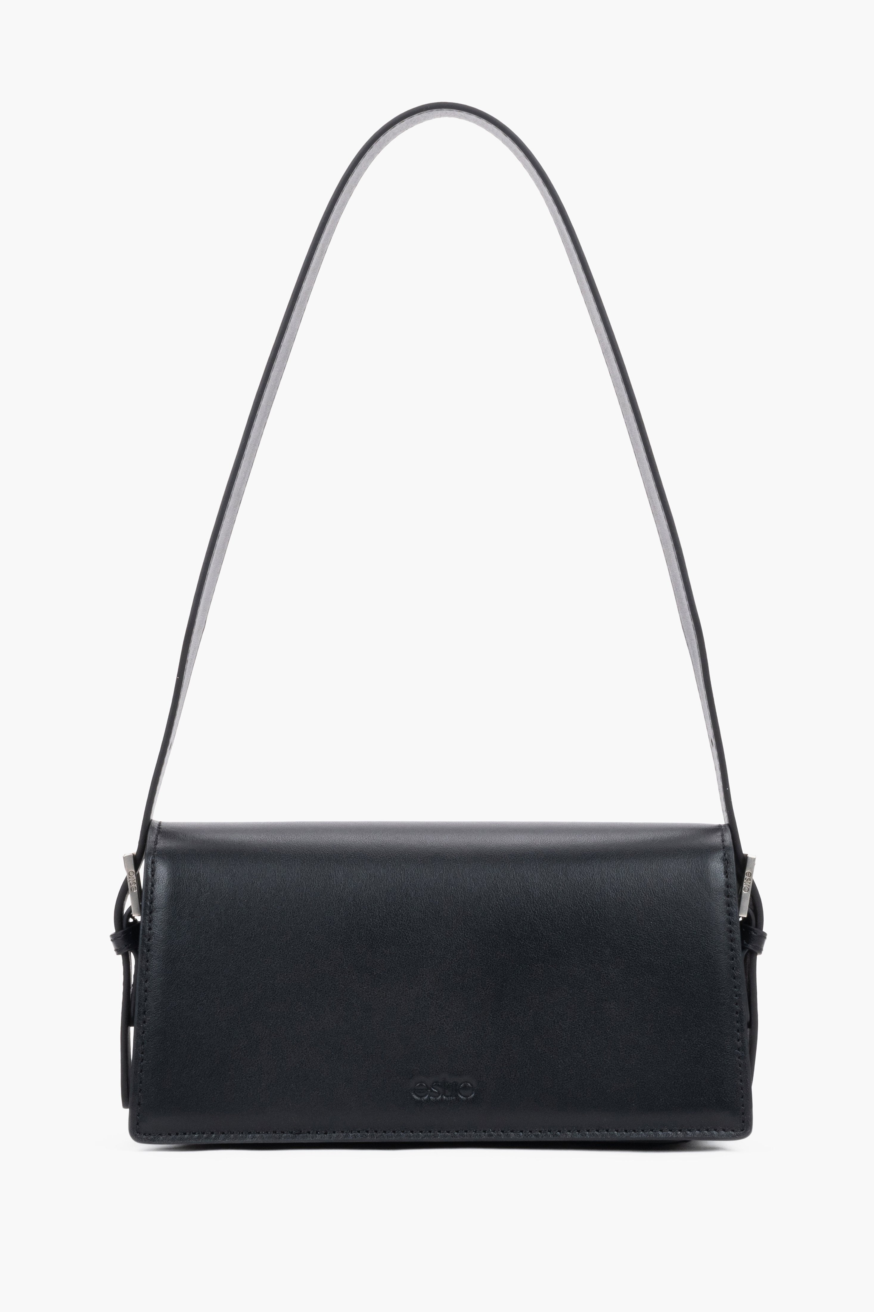 Schwarze Echtleder-Schultertasche im Profil mit Riemen