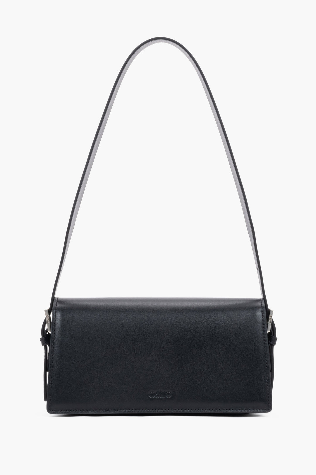 Schwarze Echtleder-Schultertasche im Profil mit Riemen
