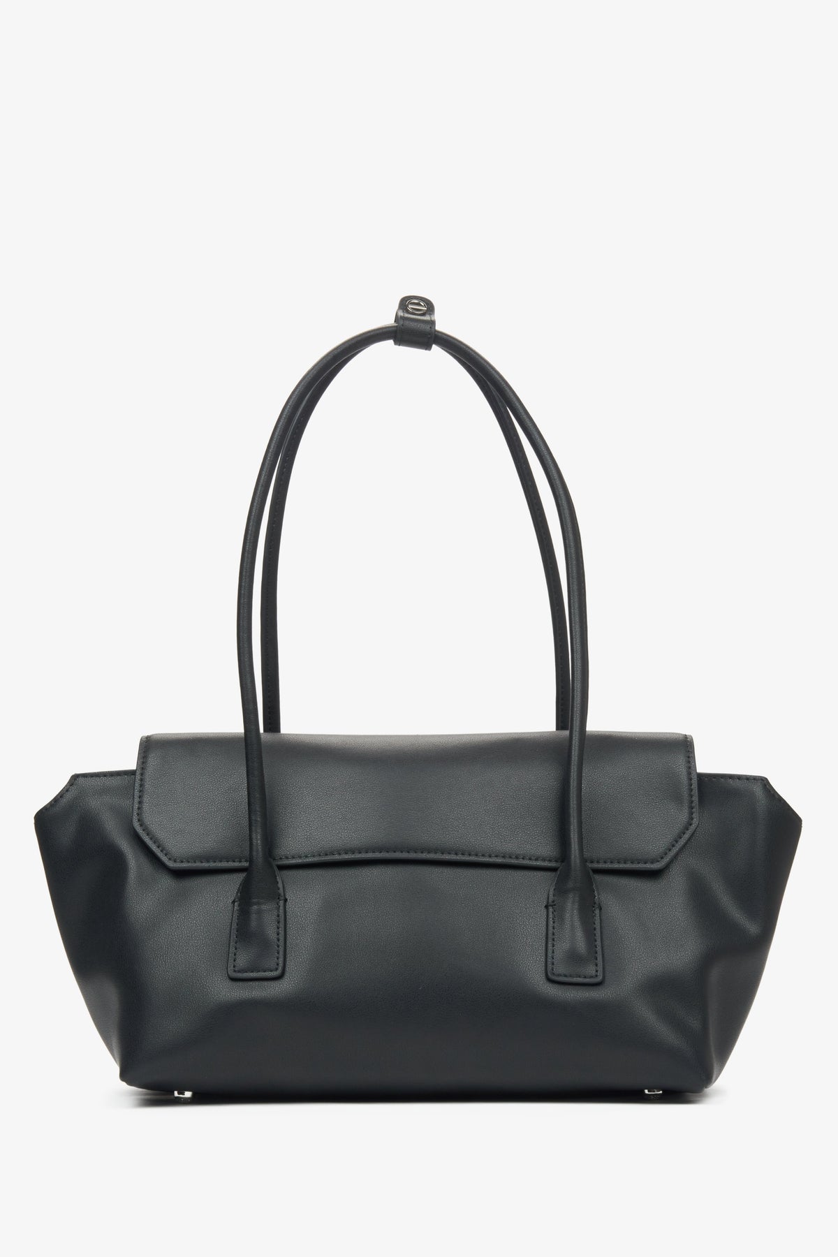 Frontalansicht der schwarzen Damen-Schultertasche aus Echtleder von Estro mit skulpturaler Form und langen Henkeln