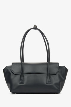 Frontalansicht der schwarzen Damen-Schultertasche aus Echtleder von Estro mit skulpturaler Form und langen Henkeln