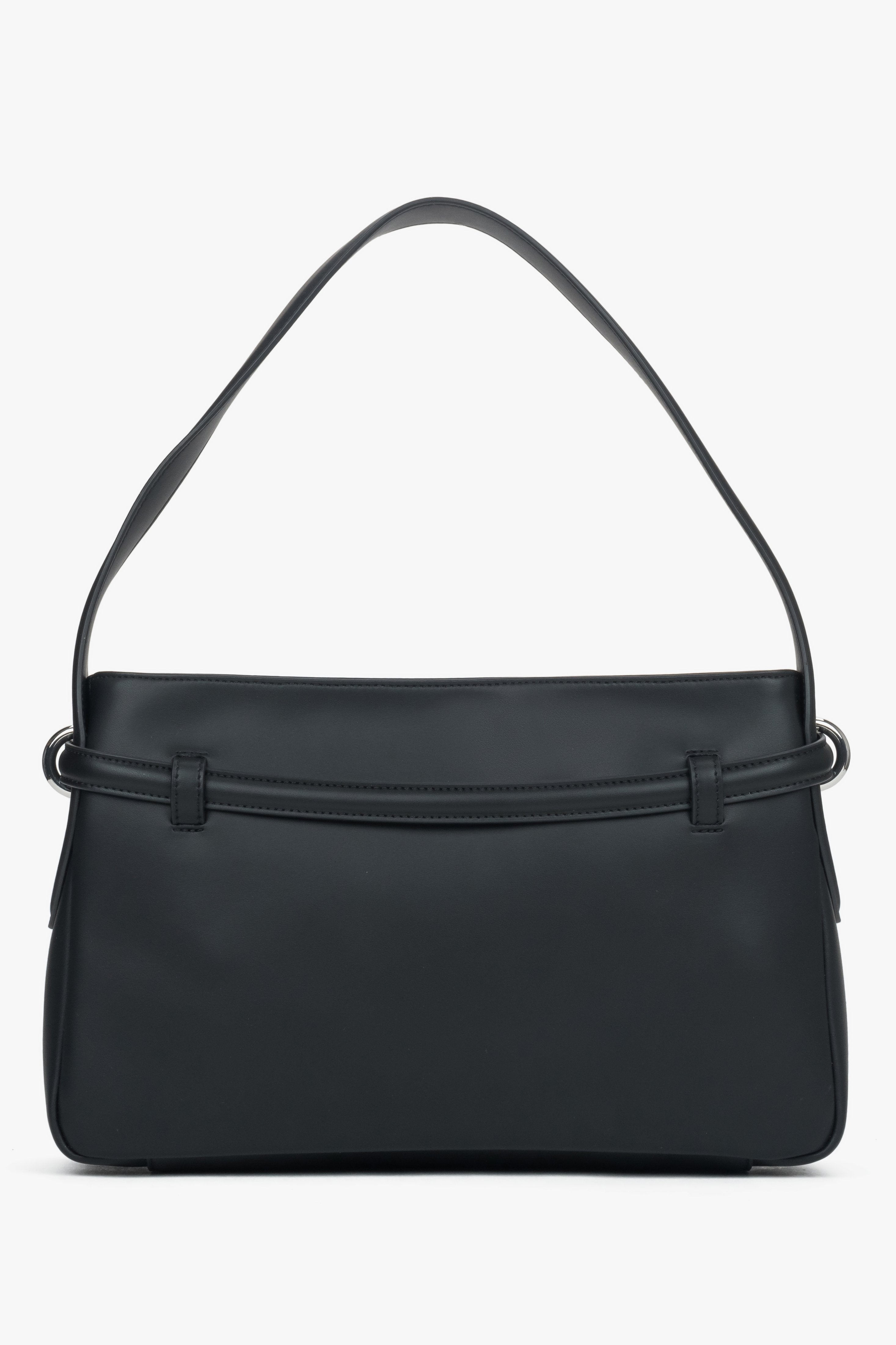 Rückansicht der schwarzen Damen-Schultertasche aus Echtleder mit elegantem Zierriemen.