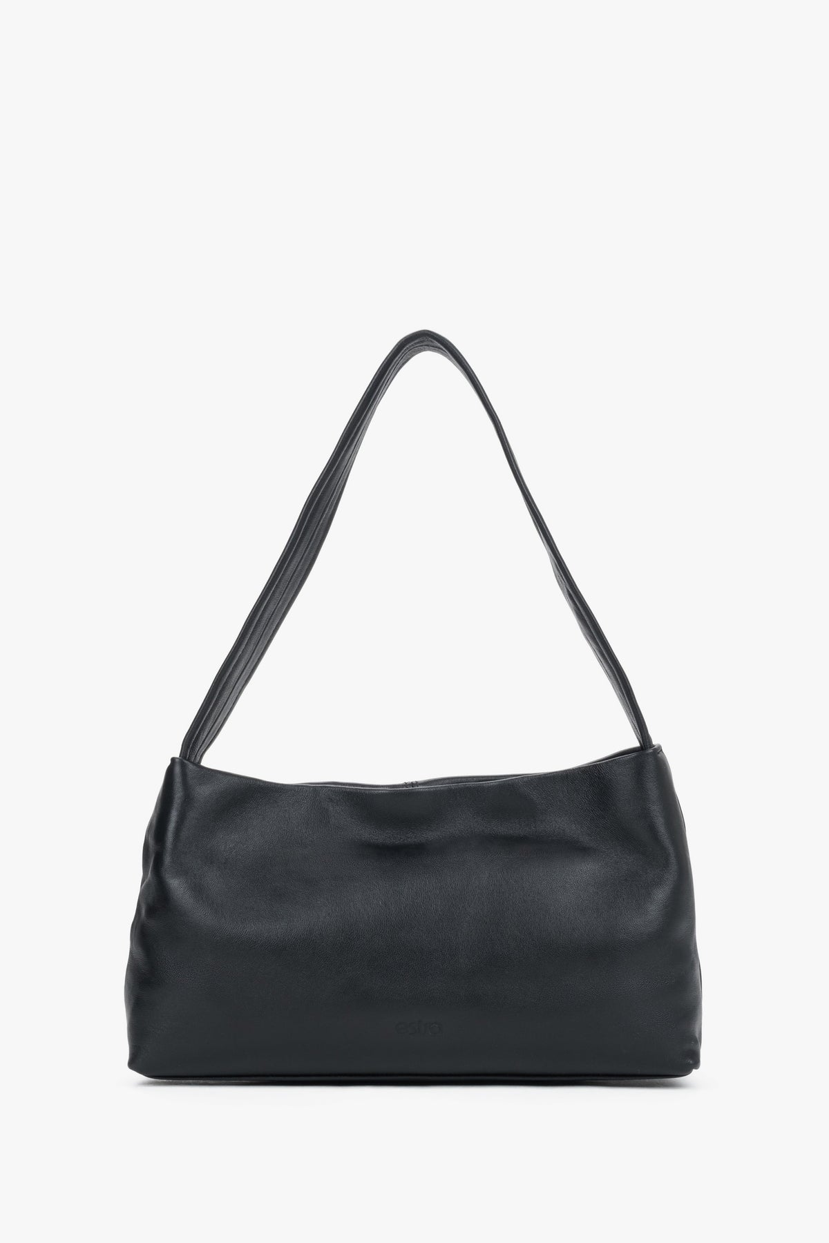Frontalansicht der minimalistischen schwarzen Damen-Schultertasche aus echtem Glattleder von Estro