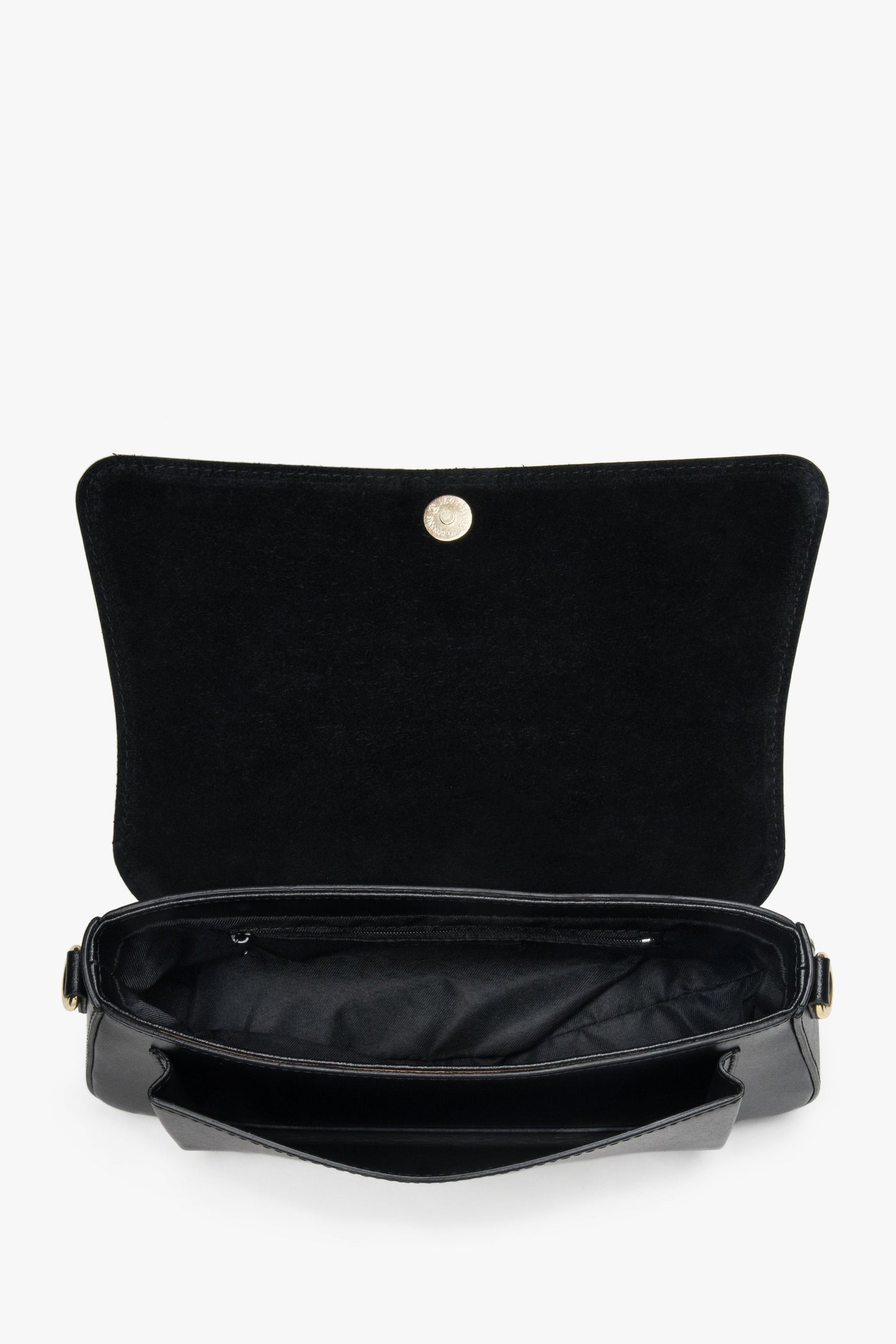 Ansicht der geöffneten Tasche mit Blick auf das Textilfutter und den dezenten Druckknopfverschluss 