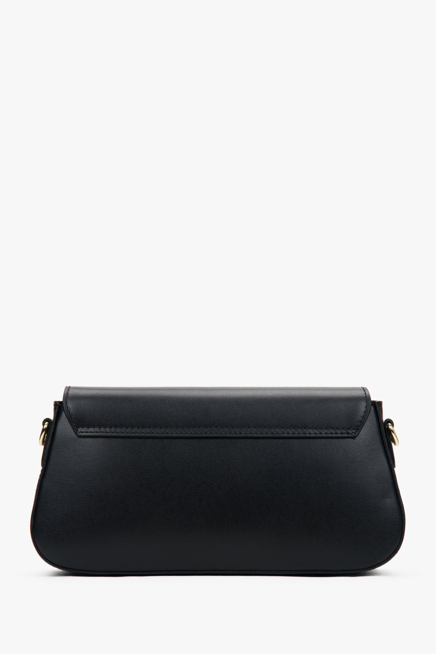 Flache Rückansicht der formschönen, schwarzen Leder-Schultertasche 