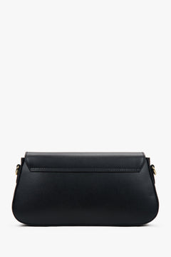 Flache Rückansicht der formschönen, schwarzen Leder-Schultertasche 