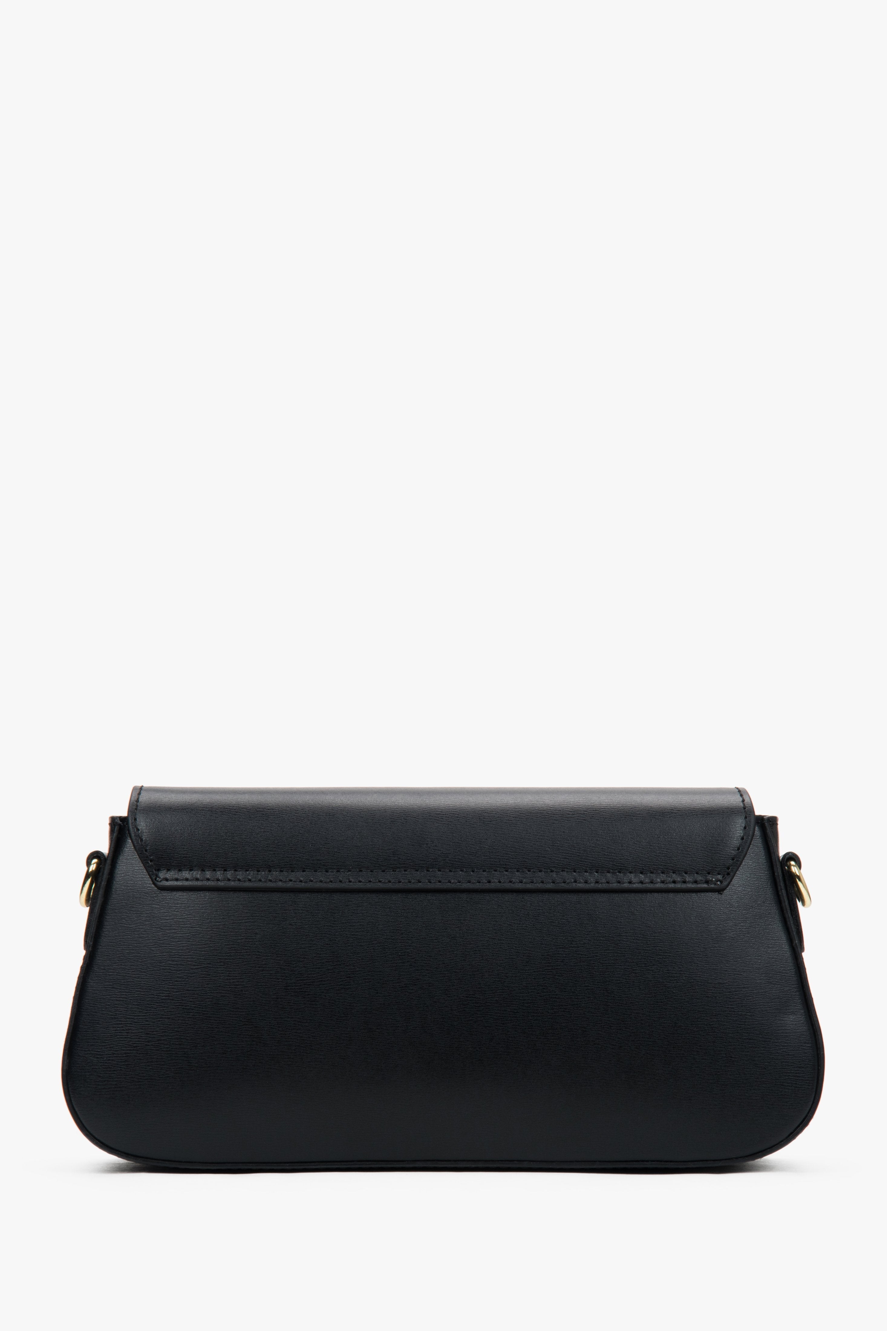 Flache Rückansicht der formschönen, schwarzen Leder-Schultertasche 