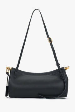 Seitenansicht der eleganten Estro Ledertasche mit Fokus auf den schmalen Schulterriemen.