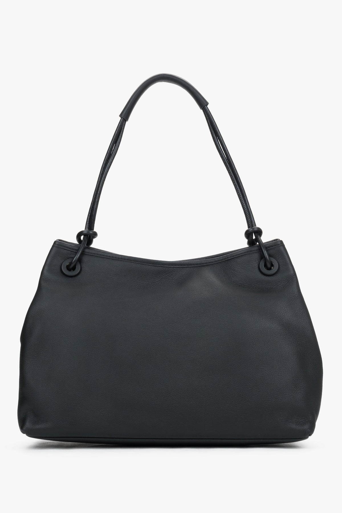 Frontale Ansicht der schwarzen Damen-Schultertasche aus mattem Glattleder mit geknoteten Trägern