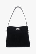 Frontalansicht der schwarzen Damen-Schultertasche aus echtem Veloursleder von Estro mit silbernem Drehverschluss