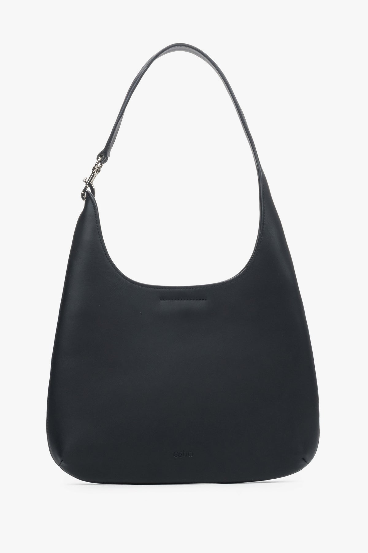 Frontalansicht der schwarzen Ledertasche zur Veranschaulichung der Form und der silbernen Details.