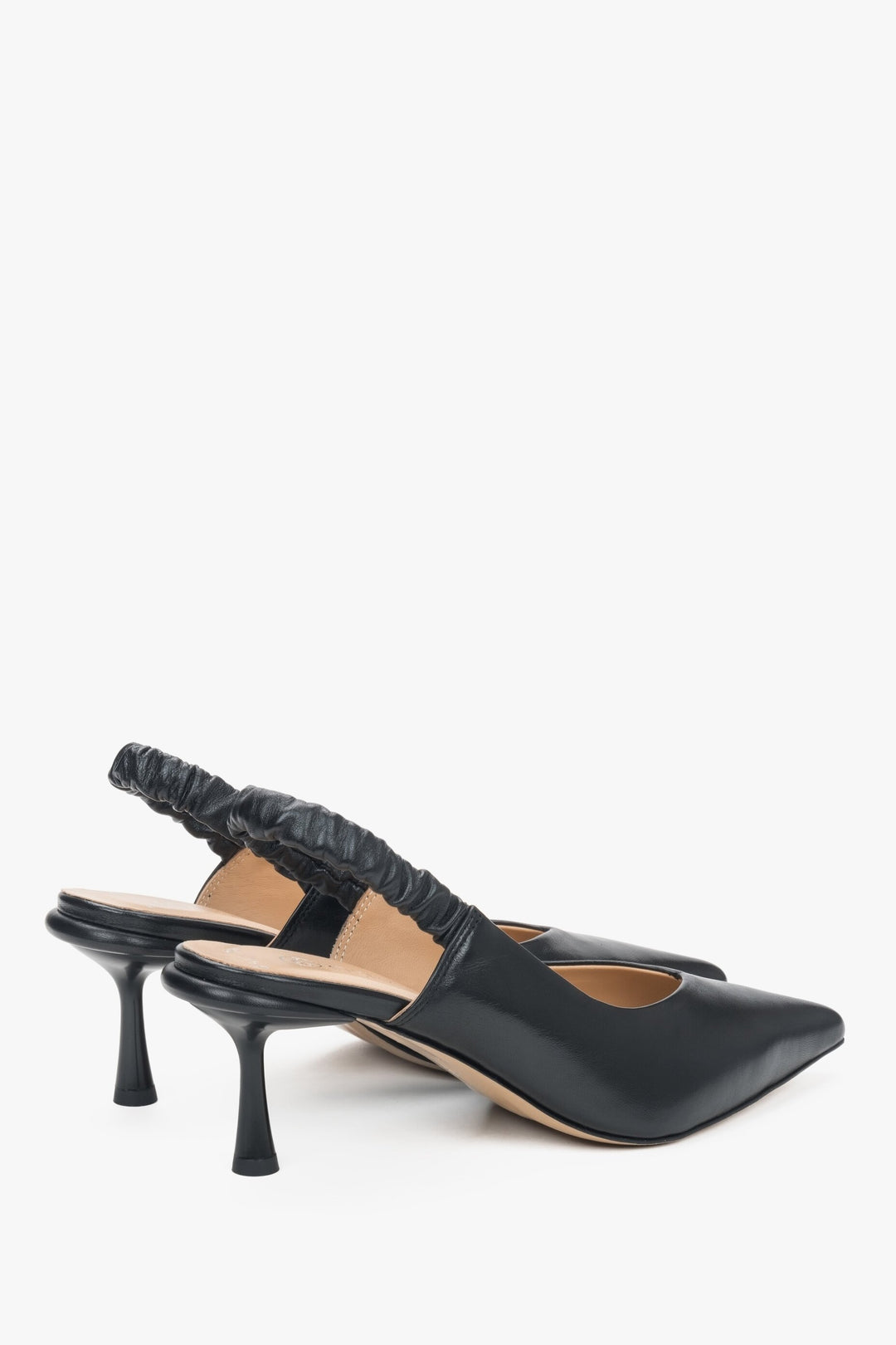Detailansicht der Lederschuhe mit Slingback-Riemen Estro ER00115115