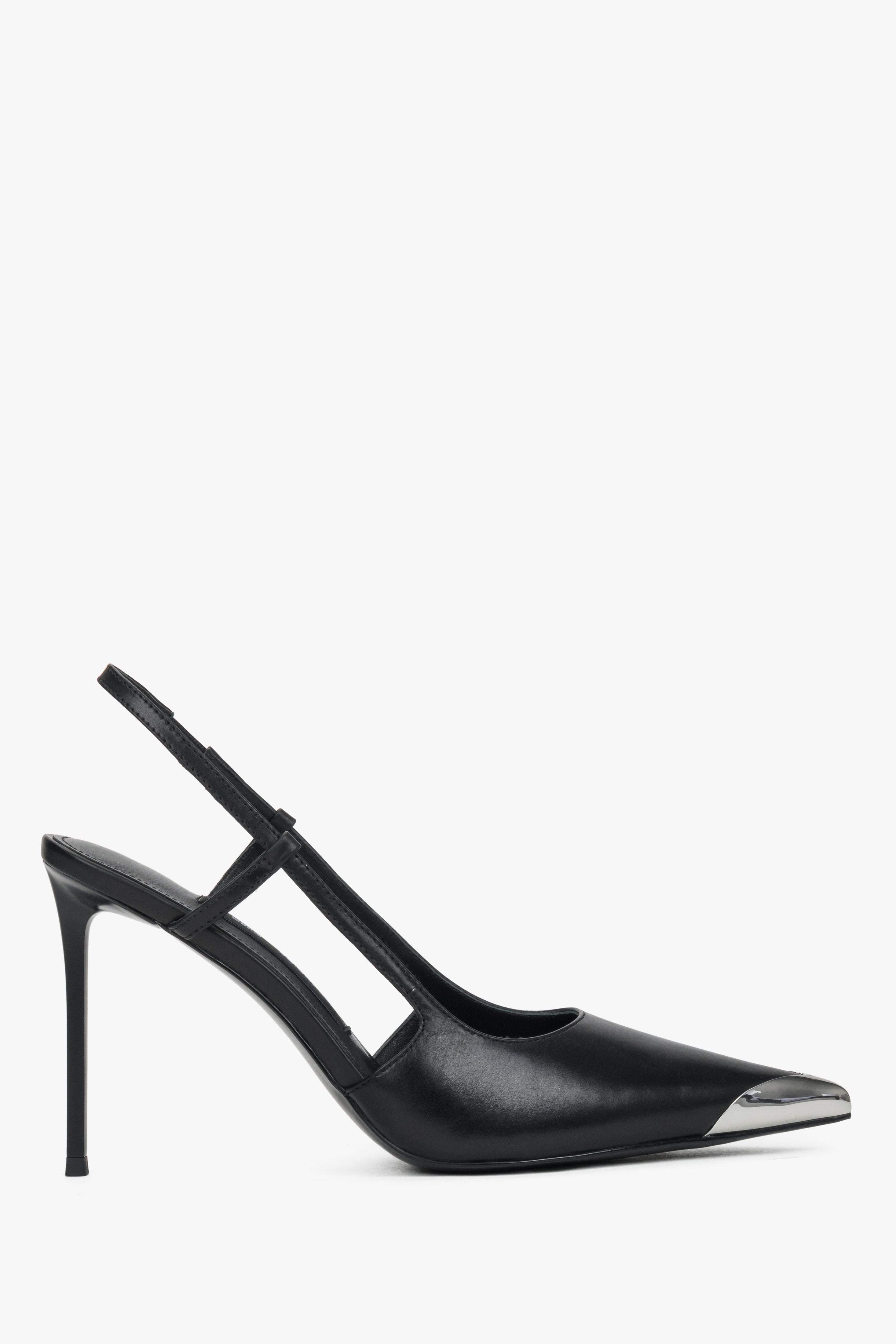 Schwarzer Damen-Slingpumps aus Leder in seitlicher Ansicht mit hohem Absatz