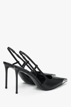 Schwarze Damen-Slingpumps aus Echtleder in schräger Seitenansicht mit Stilettoabsatz