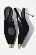 Schwarze Damen-Slingpumps aus echtem Velours von oben mit goldfarbener Schuhspitze