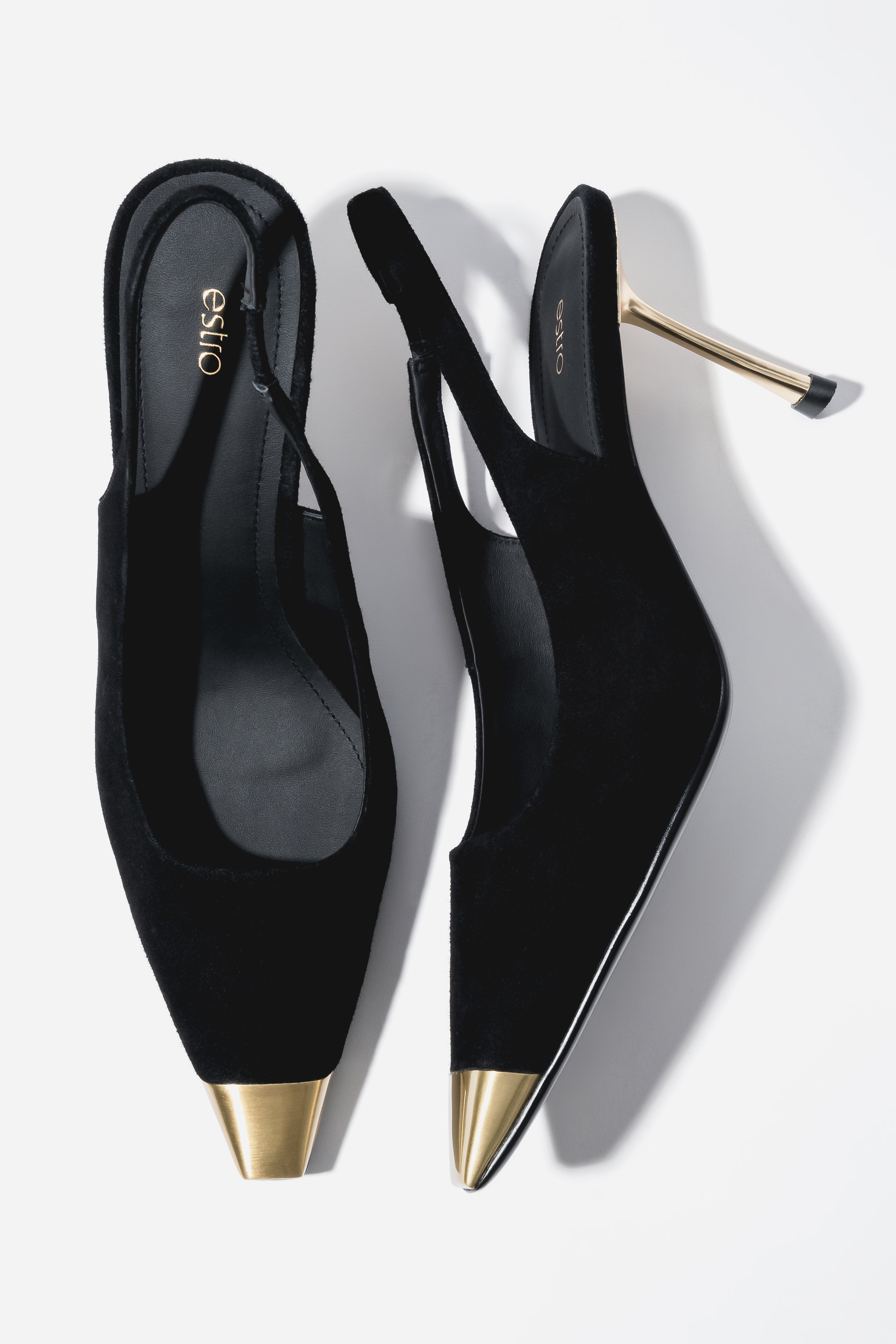 Schwarze Damen-Slingpumps aus echtem Velours von oben mit goldfarbener Schuhspitze