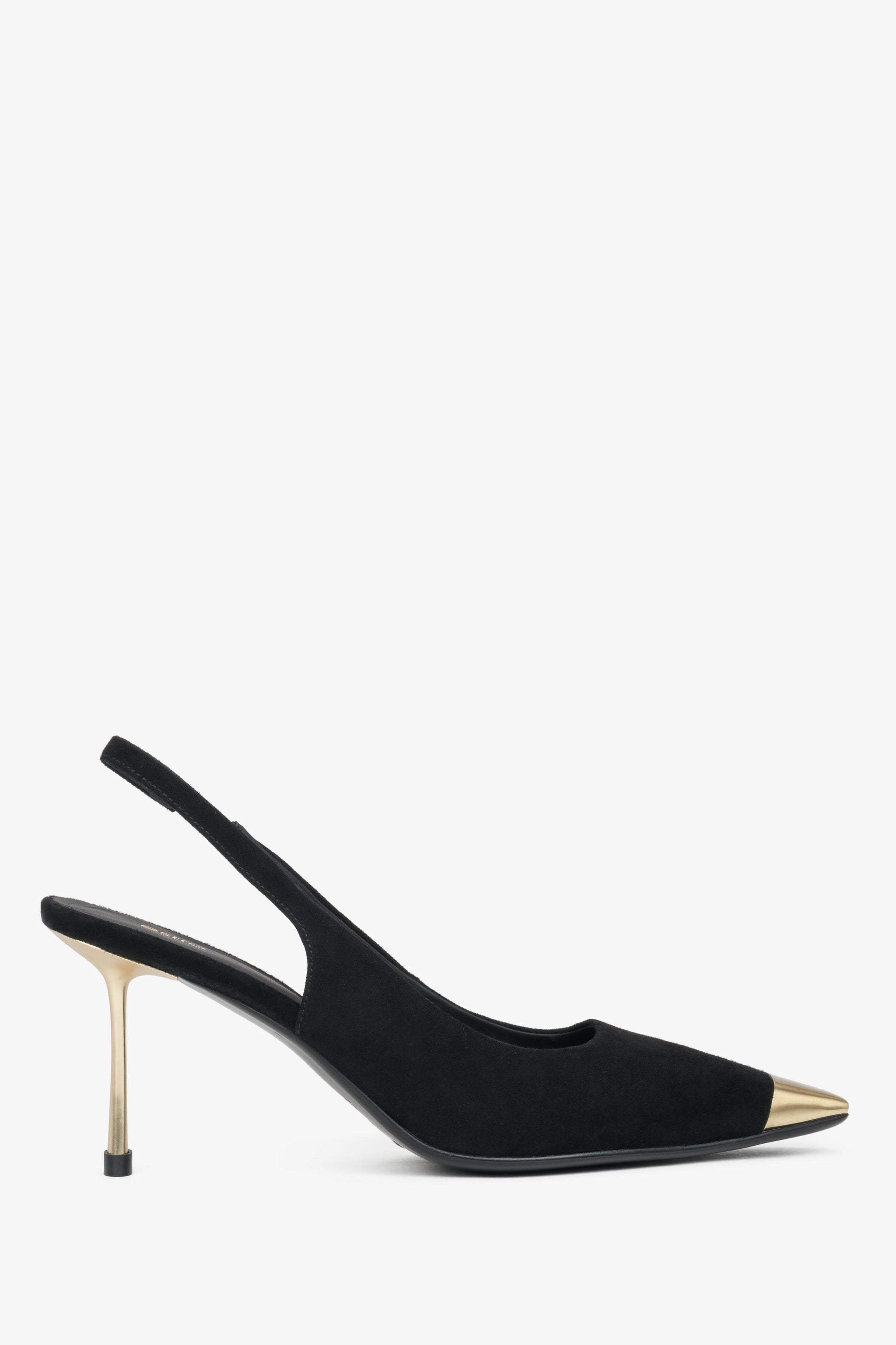 Schwarzer Damen-Slingpumps aus Velours in seitlicher Ansicht mit goldfarbenem Absatz