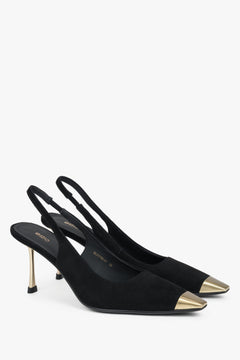Schwarze Damen-Slingpumps aus echtem Velours in schräger Seitenansicht mit goldfarbener Spitze