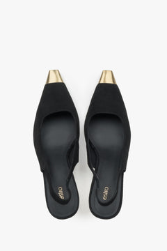Schwarze Damen-Slingpumps von oben mit Chevreau-Lederdecksohle und goldfarbenen Details