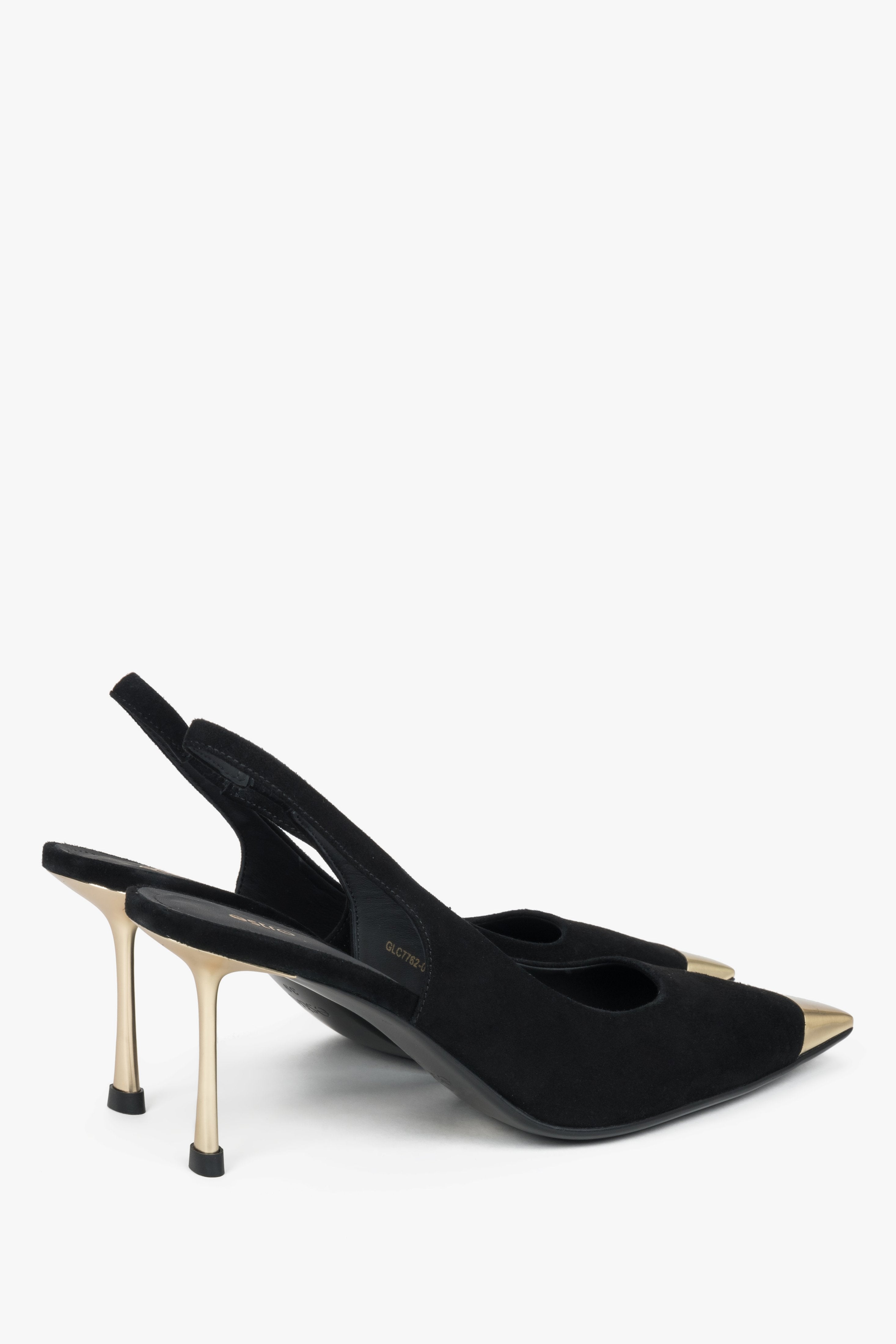 Schwarzer Damen-Slingpumps aus Velours in seitlicher Ansicht mit offener Ferse
