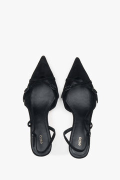 Damen-Slingback-Pumps von Estro aus schwarzem Velours mit niedrigem Absatz.