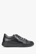 Flache Seitenansicht des schwarzen Damen-Sneakers aus Glattleder 