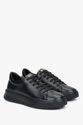 Schrägansicht des Paares schwarzer Damen-Sneaker aus glattem Premium-Leder