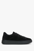 Flache Seitenansicht des schwarzen Damen-Sneakers aus Velours 