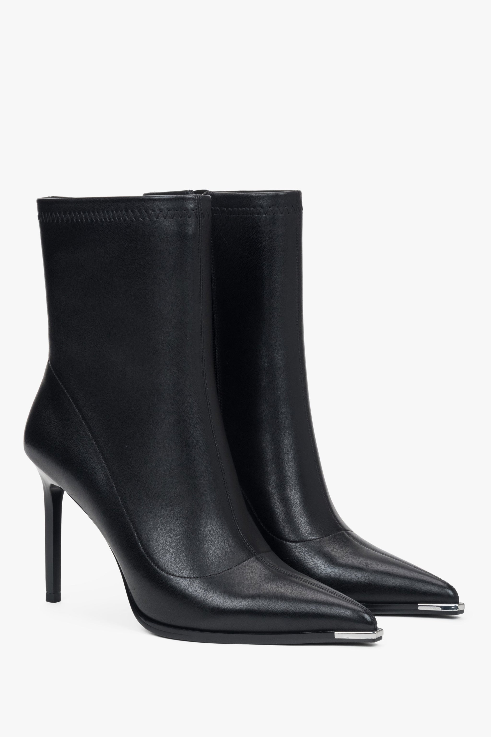 Schwarze Stiefeletten mit Stiletto-Absatz für Damen aus Leder mit elastischem Schaft von Estro.