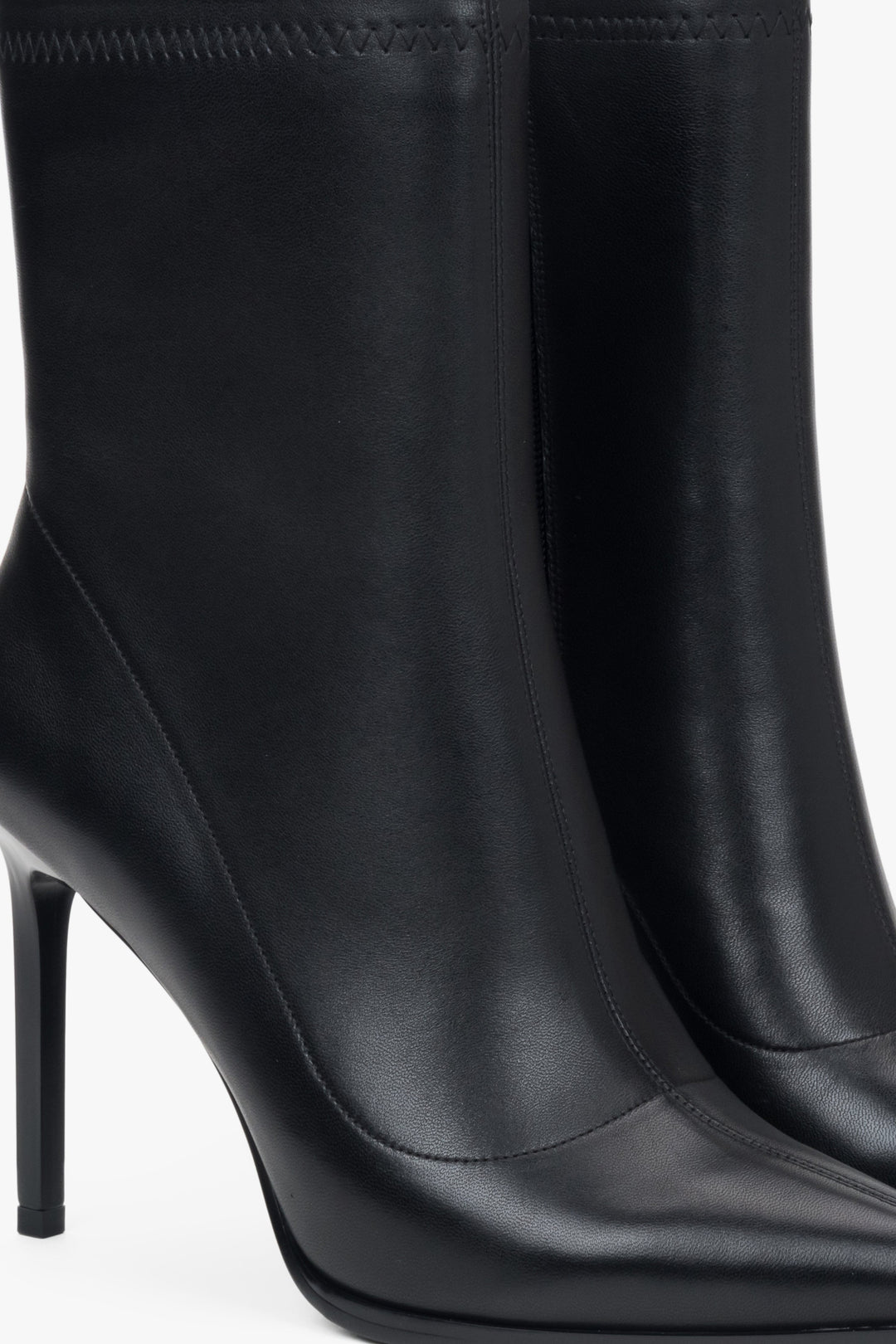 Premium Schwarze Leder-Stiefeletten mit Stiletto-Absatz und elastischem Schaft für Damen von Estro.