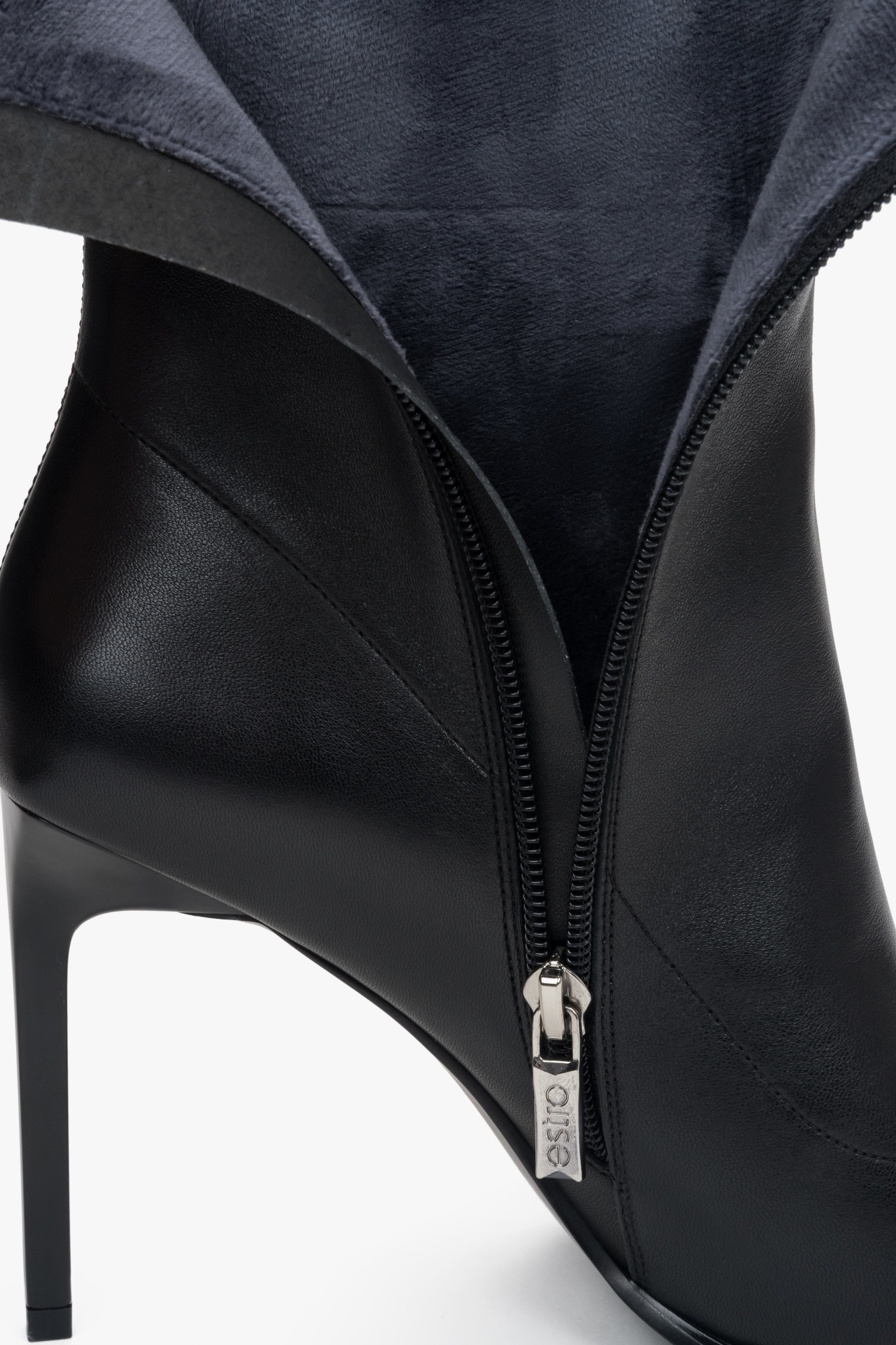Damen Schwarze Lederstiefeletten mit Stiletto-Absatz und elastischem Schaft von Estro.