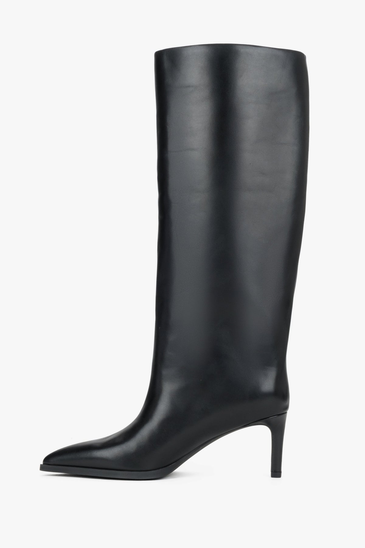 Seitliches Profil der schwarzen Damen-Stiefel aus glattem Echtleder mit Stiletto-Absatz