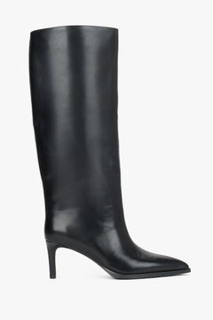 Elegantes Profil der schwarzen Damen-Stiefel mit spitzer Zehenpartie