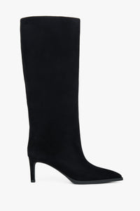 Flaches Seitenprofil des schwarzen Damen-Stiefels aus Veloursleder mit Stiletto-Absatz