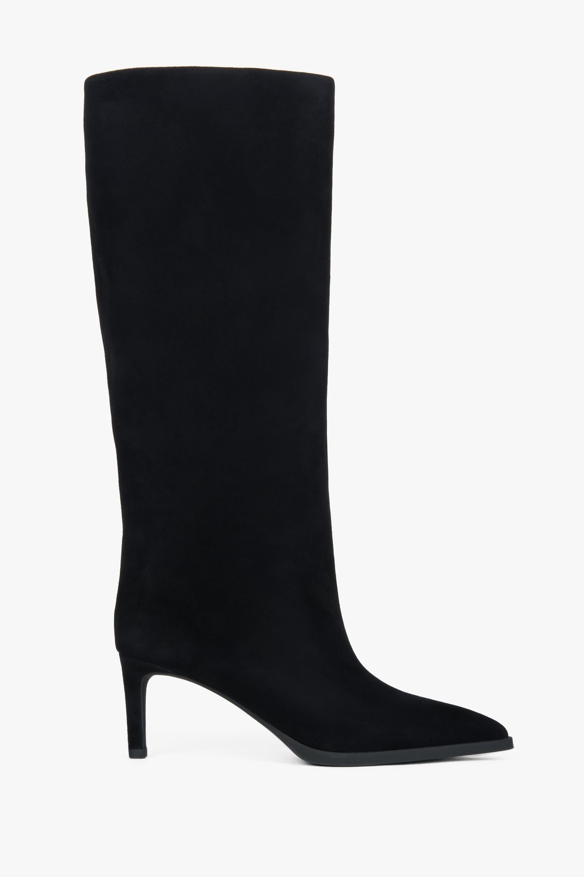 Flaches Seitenprofil des schwarzen Damen-Stiefels aus Veloursleder mit Stiletto-Absatz