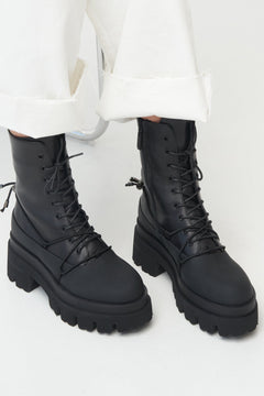 Schwarze Damen-Stiefelette aus echtem Leder Estro ER00111821.