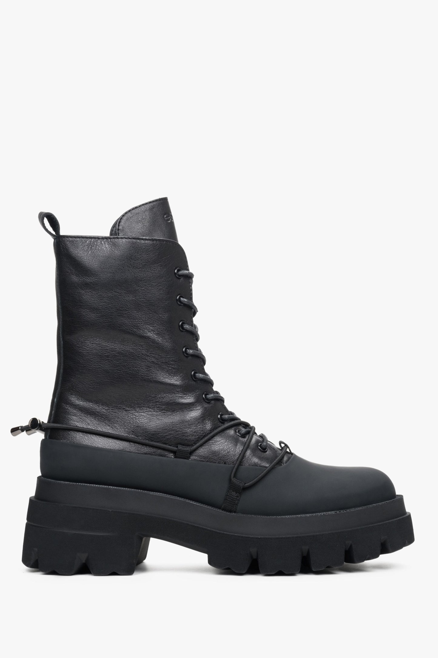 Damen-Workerboots, hoch, mit Schnürung aus echtem Leder von Estro – Nahaufnahme des Schuhprofils.