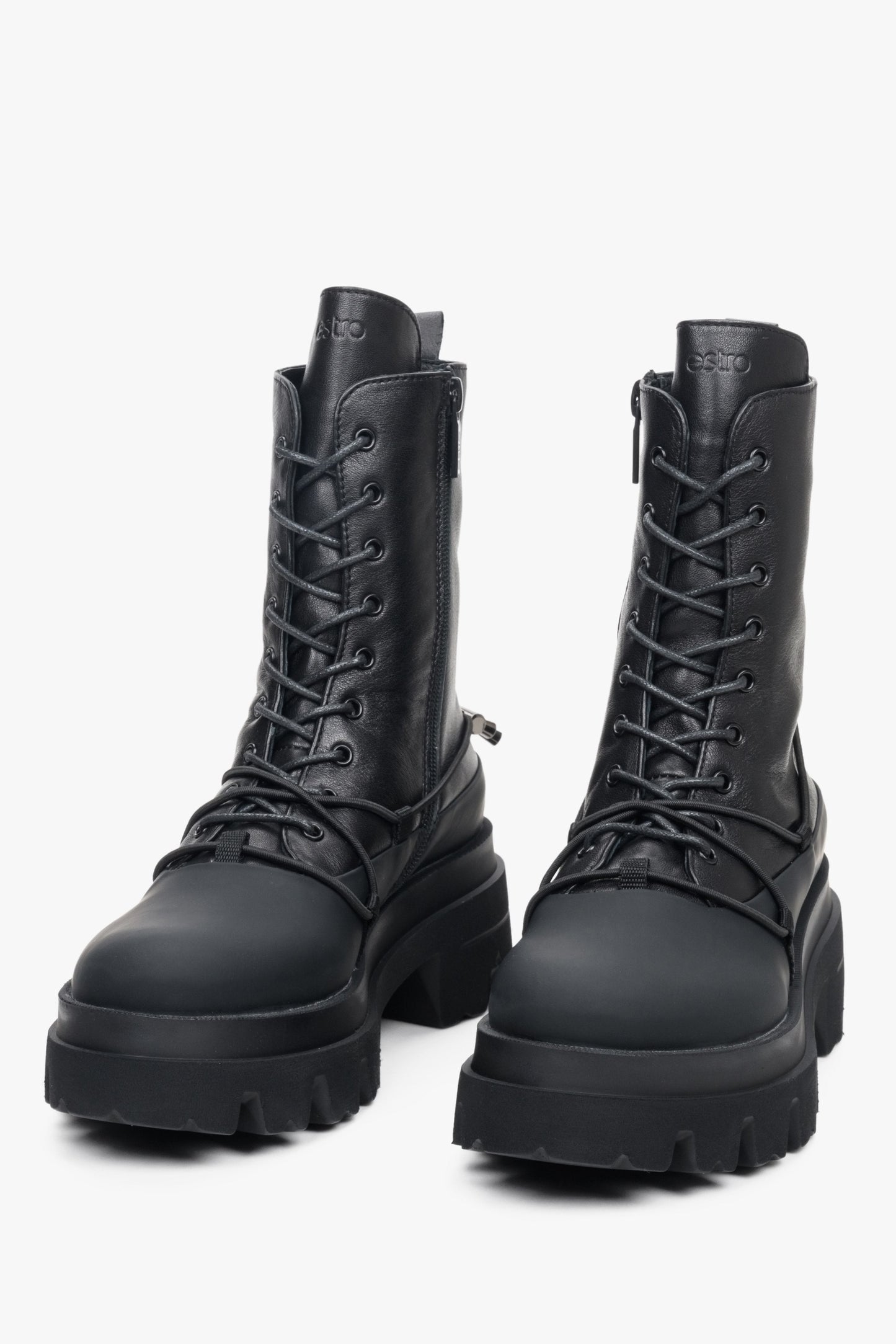 Damen-Workerboots mit Plateausohle und auffälliger Schnürung, aus schwarzem Echtleder von Estro.