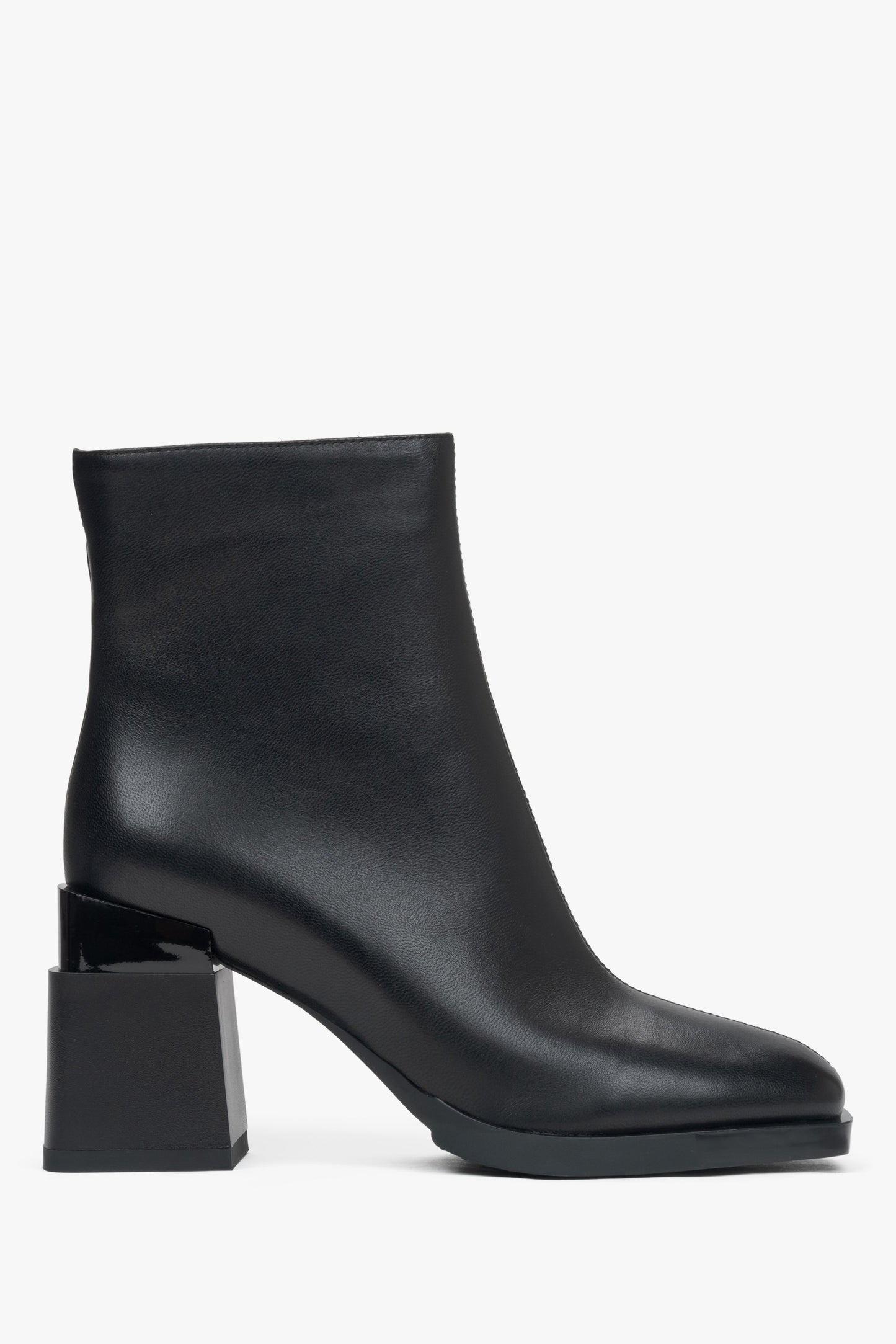 Schwarze Damen-Stiefelette aus Echtleder mit Blockabsatz und leichter Fütterung Estro ER00115875.