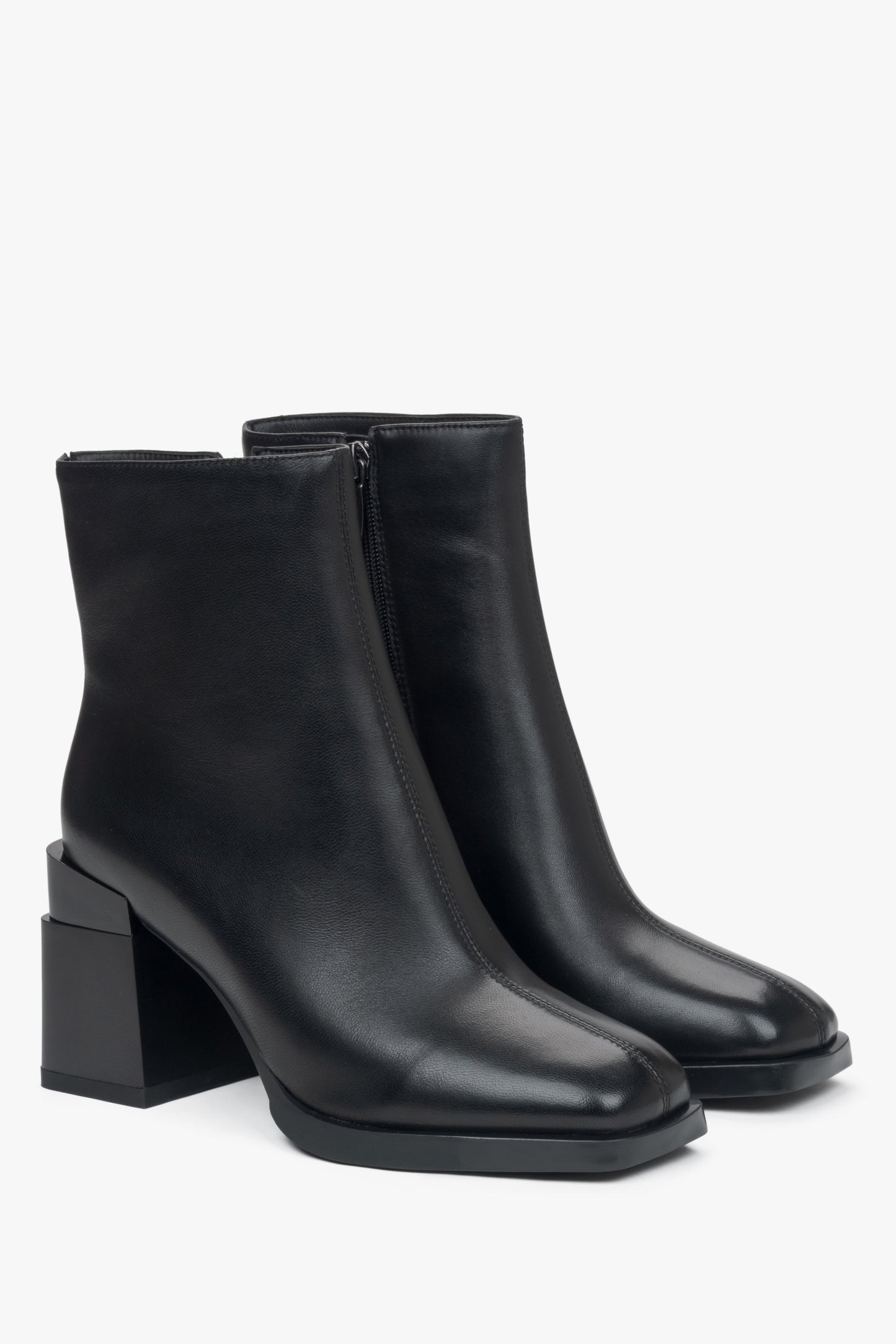 Damen-Stiefeletten in Schwarz aus echtem Leder mit Blockabsatz und leichter Isolierung.