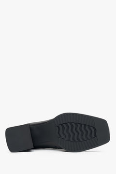 Damen-Stiefeletten in Schwarz aus echtem Leder mit Blockabsatz und leichter Isolierung – Nahaufnahme der Sohle.