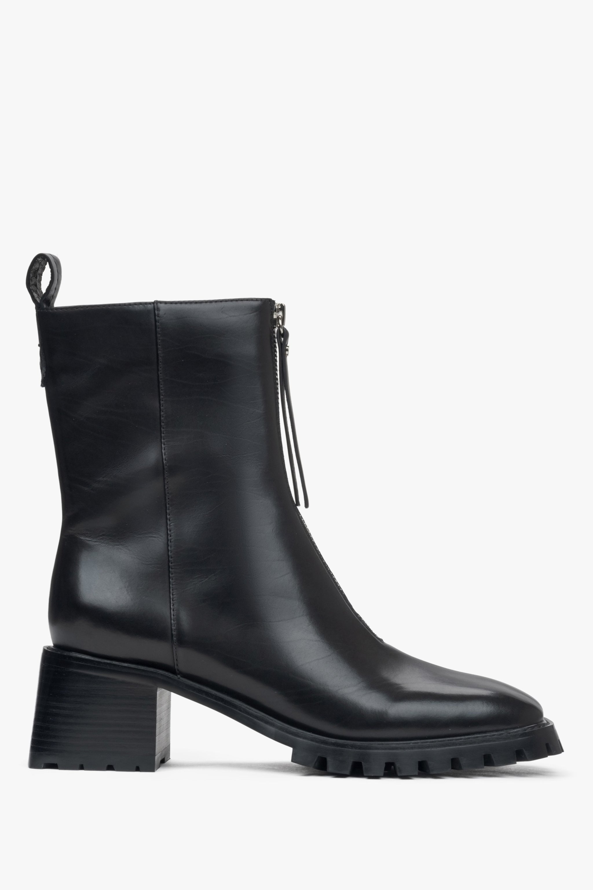Schwarze Damen-Stiefelette aus Echtleder mit flachem Absatz Estro ER00115899.