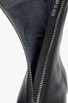 Elegante Damen-Stiefeletten in Schwarz aus echtem Leder mit niedrigem Absatz von Estro – Nahaufnahme der Details.